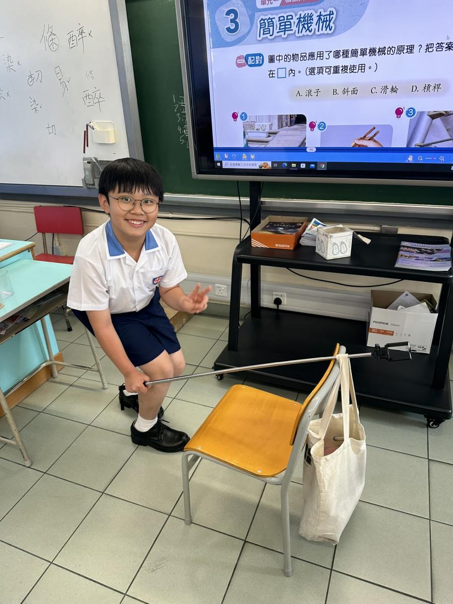 六年級進行槓桿原理實驗