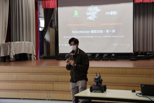 資訊科技日—學校特別邀請機甲大師專業講者到校為高年級學生講解機甲大師的編程及比賽規則。